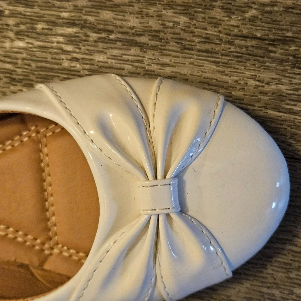 Engreida's Girls White Bow Round Toe Ballet Flats Slip On Size 33